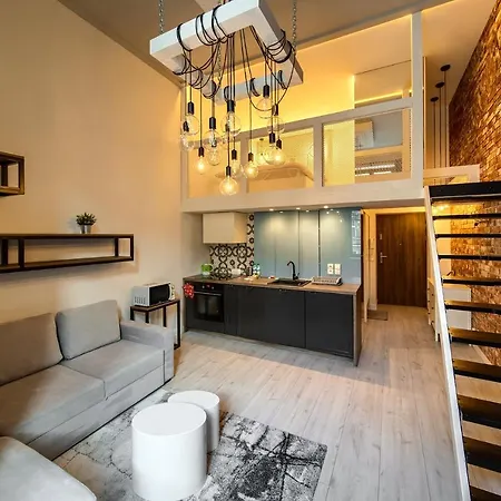 Loft With Mezzanine By Bookinghost דירה *