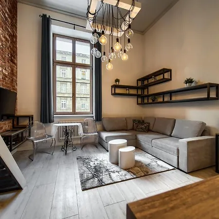 דירה Loft With Mezzanine By Bookinghost *